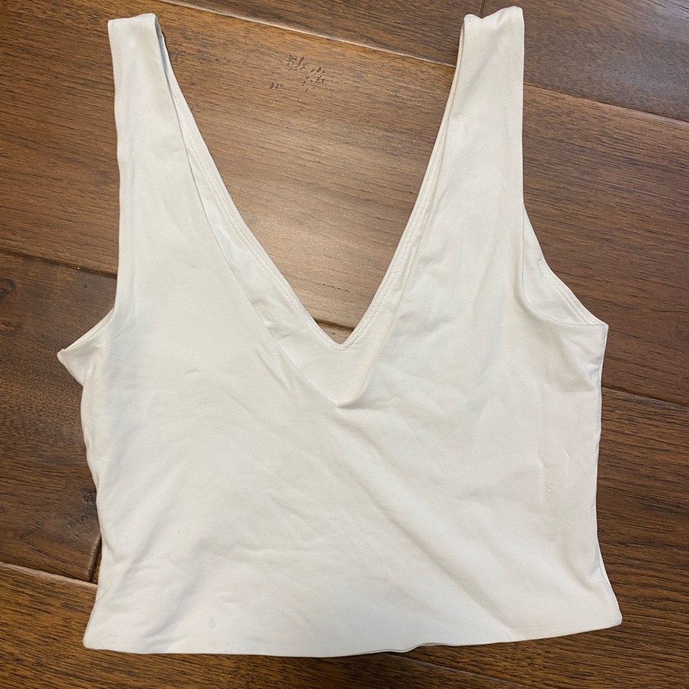 Aritzia Babaton white contour double v-neck tank top, size small